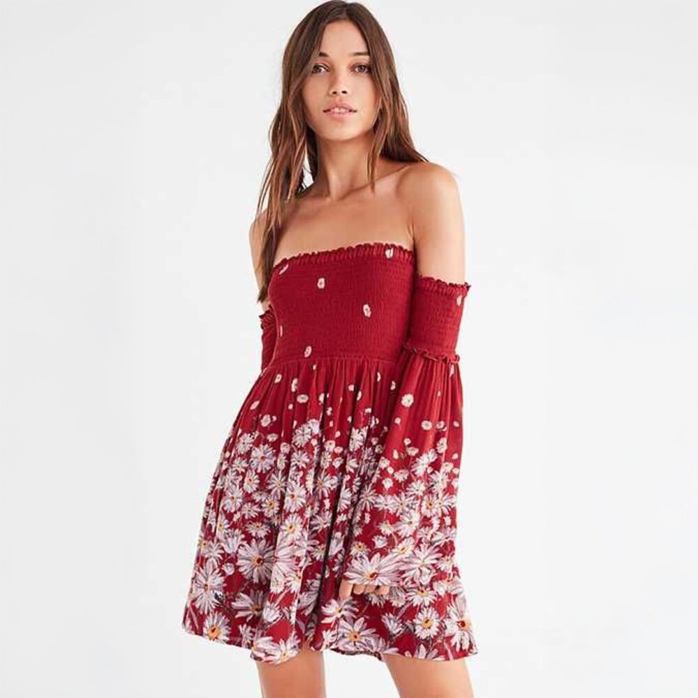 Ecote Elora Off The Shoulder Smocked Dress in Wine - sz Small